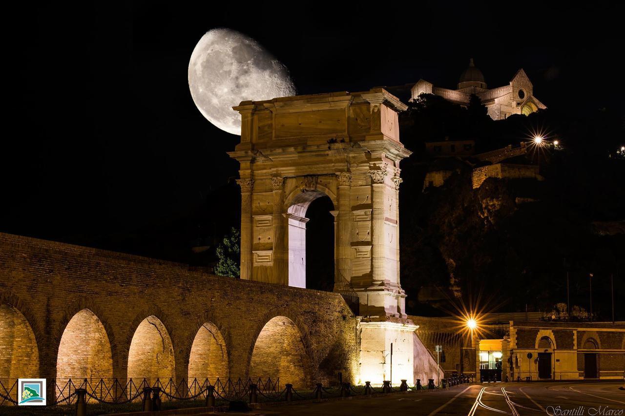 Hotel Della Vittoria Ancona Bagian luar foto