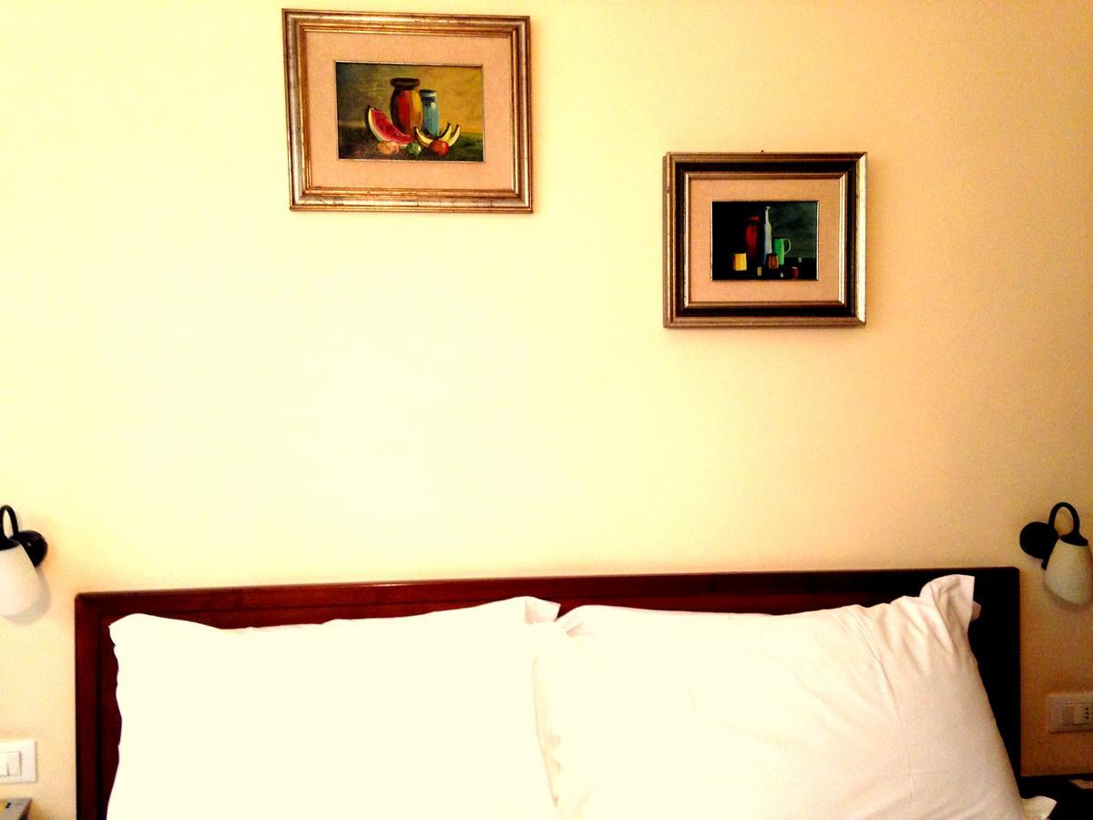 Hotel Della Vittoria Ancona Bagian luar foto