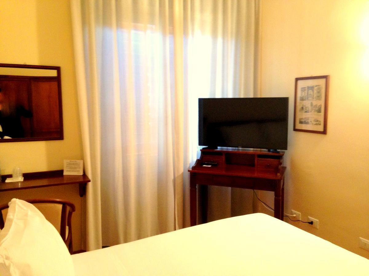 Hotel Della Vittoria Ancona Bagian luar foto