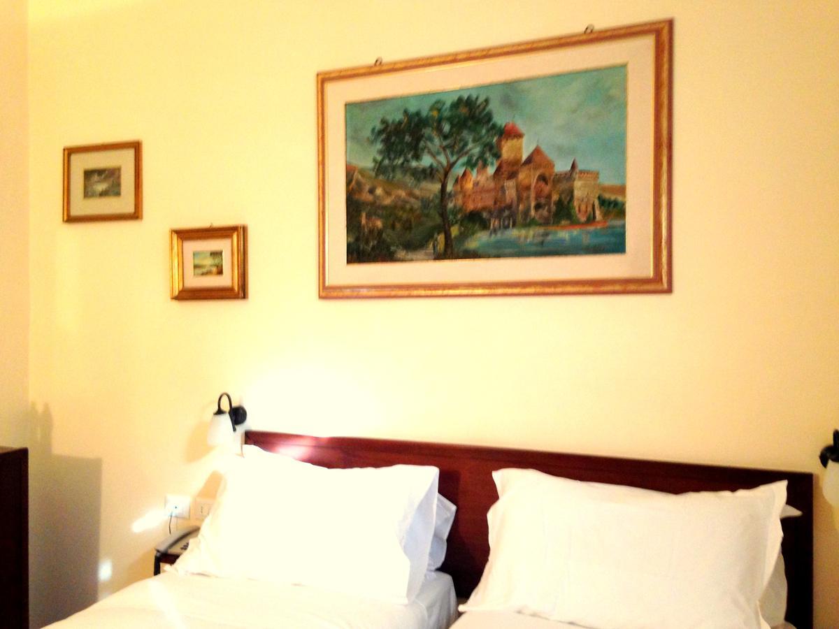 Hotel Della Vittoria Ancona Bagian luar foto