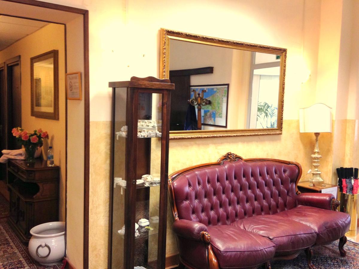Hotel Della Vittoria Ancona Bagian luar foto
