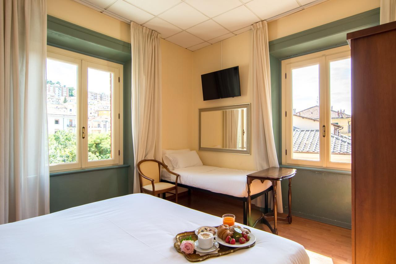 Hotel Della Vittoria Ancona Bagian luar foto