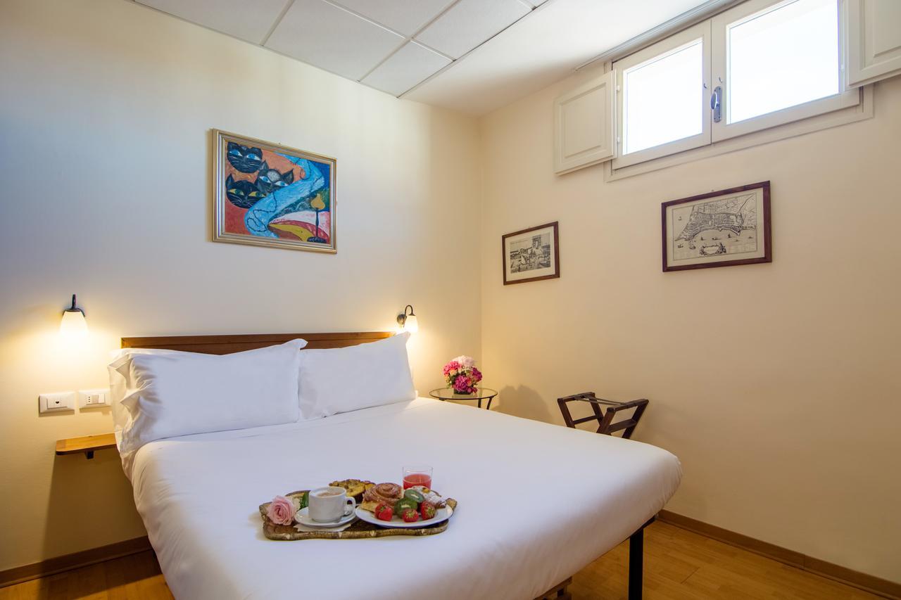 Hotel Della Vittoria Ancona Bagian luar foto