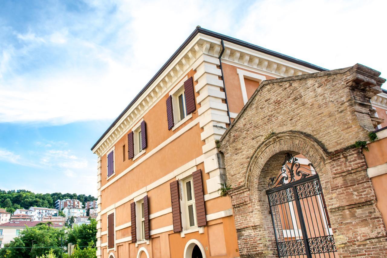 Hotel Della Vittoria Ancona Bagian luar foto