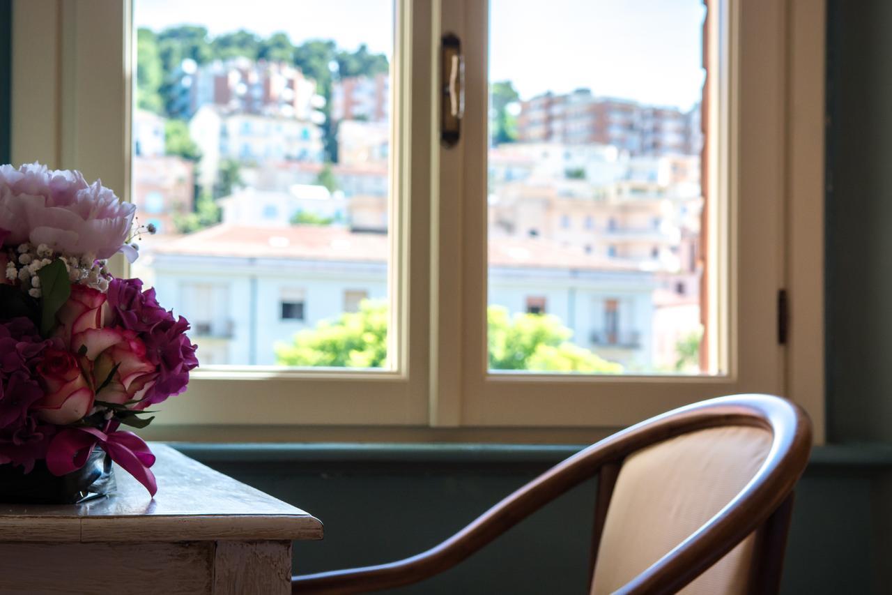 Hotel Della Vittoria Ancona Bagian luar foto